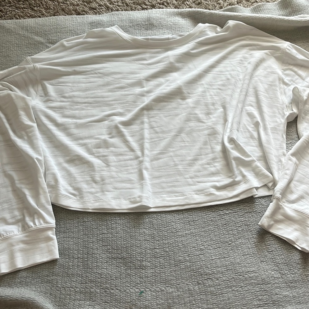NWOT Lululemon Cropped Long Sleeve